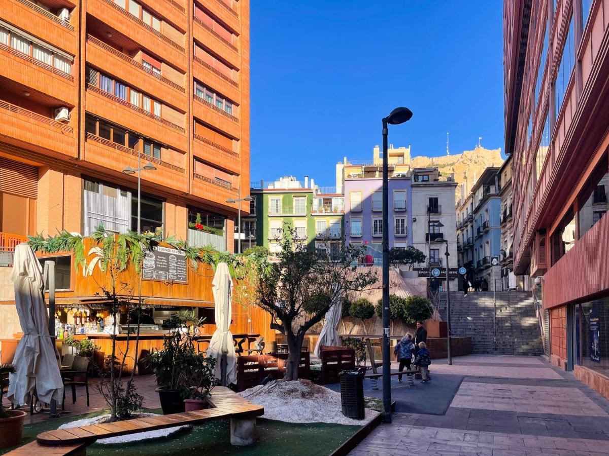 Amplio Apartamento En Pleno Corazon De Alicante Luaran gambar