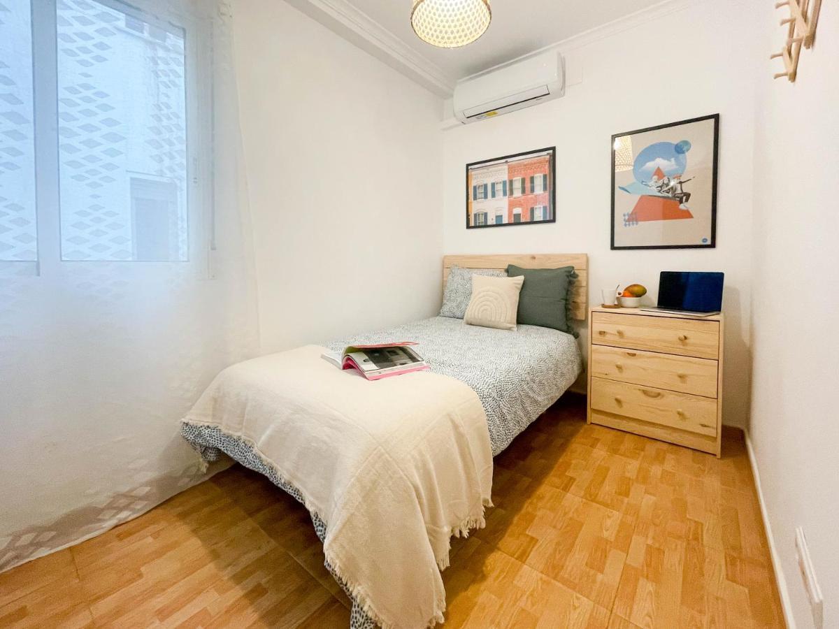 Amplio Apartamento En Pleno Corazon De Alicante Luaran gambar