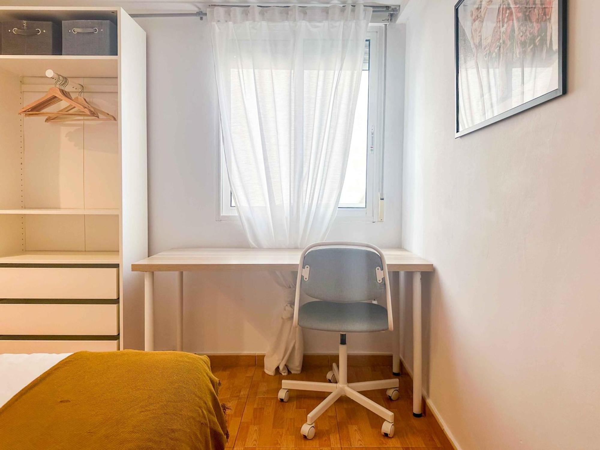 Amplio Apartamento En Pleno Corazon De Alicante Luaran gambar